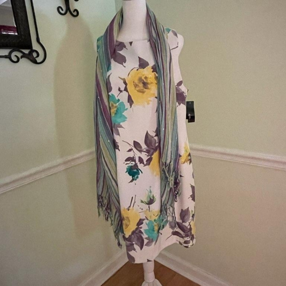 Beautiful floral dress with wrap - Picture 4 of 6
